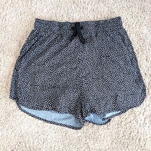 BuffBunny flo shorts in small
